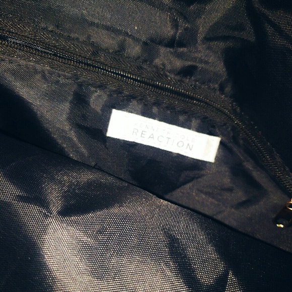 Kenneth Cole Reaction Bag - Picture 2 of 2